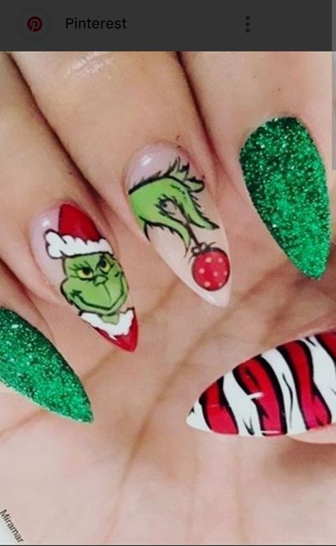 Immagini Grinch, Daisy Acrylic Nails, Nail Art Noel, Festive Nails, Unghie Sfumate, Christmas Kiss, December Nails, Kiss Nails, Spring Nail Designs