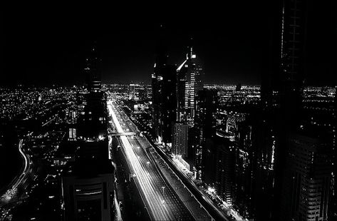 Dark Thumbnail Aesthetic, Mac Wallpaper Aesthetic Dark, Black Aesthetic Widget, Scenery Aesthetic, City Scenery, Black And White Wallpaper Iphone, Aesthetic 2000s, Dark Landscape, Black And White Girl