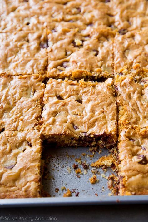 Coconut Blondies, Corn Souffle, Dark Chocolate Coconut, Blonde Brownies, Desserts With Chocolate Chips, Easy Bar Recipes, Sallys Baking, Spring Recipes Dessert, Chocolate Chip Blondies