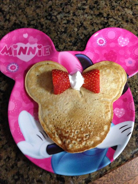 Chocolate chip Minnie Mouse pancakes with a bow for my birthday girl today. Minnie Mouse Pancake, Minnie Mouse Pancakes, Pancake Ideas, Happy Birthday Mickey Mouse, Birthday Breakfast Party, Breakfast Birthday, Team Snacks, Festive Recipes, Birthday Breakfast