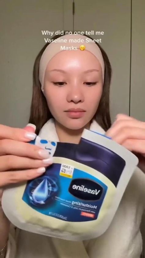 Vaseline Sheet Mask, How To Slug Face With Vaseline, Vaseline Face Mask, Vaseline Benefits, Diy Vaseline, Skin Care Glowing, Vaseline Hacks, Benefits Of Vaseline, Skincare Favorites