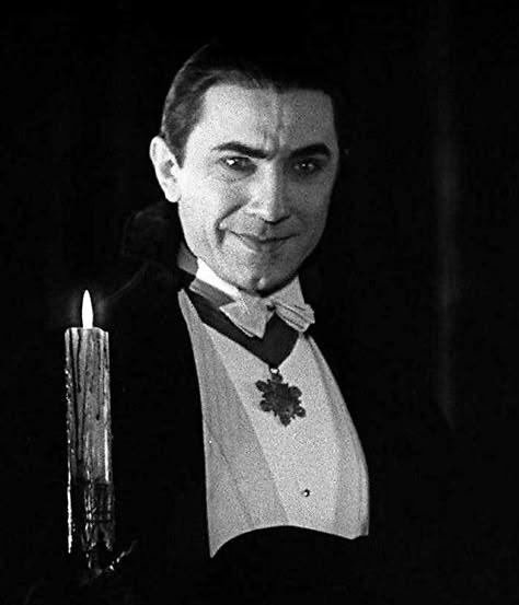 Dracula 1931 Aesthetic, Dracula 1931 Bela Lugosi, Old Vampire Movies, Vintage Vampire Art, Bella Lugosi Dracula, Vampire Pics, Dracula Aesthetic, Classic Halloween Characters, Vampire Icon