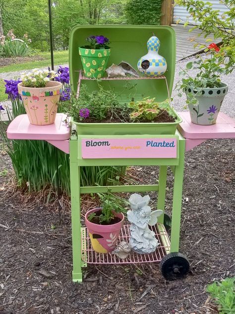 Whimsical Yard, Garden Decor Crafts, Plants And Gardening, Plants Diy, Garden Junk, Garden Art Ideas, Recycled Garden, Garden Decor Projects, Outdoor Crafts