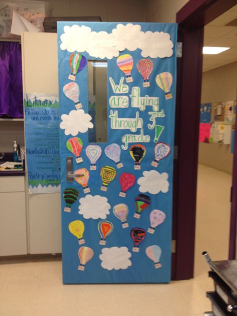 Hot Air Balloon Door for Spring! Each of my students decorated their own balloon! Hot Air Balloon Door Classroom, Hot Air Balloon Door Decoration, Balloon Door Decorations, Hot Air Balloon Classroom Theme, Door Decor Classroom, Balloon Door, Spring Classroom Door, Teacher Appreciation Doors, Room Door Decorations