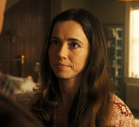 Linda Cardellini as Laura Barton in Avengers: Age of Ultron Linda Cardellini Icon, Laura Barton, Linda Cardellini, Phone Widget, Avengers Age Of Ultron, Avengers Age, Age Of Ultron, Magpie, Beautiful Smile