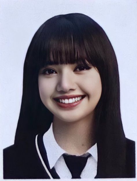 lisa pics on Twitter: "cr. @lisapremacist" Lisa Outfit, Bts Black, Id Photo, Blackpink Wallpaper, Lisa Bp, Lisa Blackpink Wallpaper, Funny Face, Face Photo, Causual Outfits