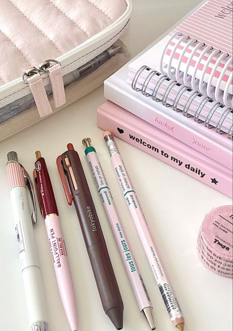 Mira Daisy, Pink Princess Aesthetic, Studying Stationary, Romanticising School, Pink Academia, School Bag Essentials, Study Board, Pen Collection, Kawaii Core