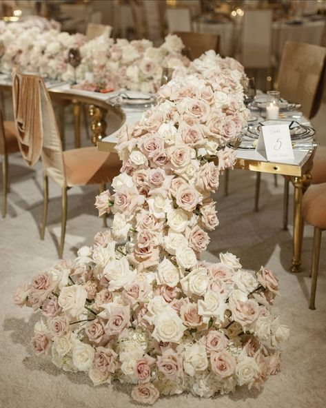 Wedding Guest Table Decor, Wedding Couple Table, Neutral Wedding Decor, Bride Groom Table, Pink Wedding Centerpieces, Floral Wedding Inspiration, Blush Wedding Inspiration, Wedding Table Designs, Wedding Entrance Decor