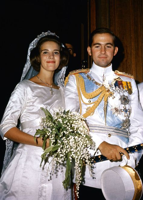 1964: Princess Anne Marie of Denmark and King Constantine II of Greece Constantine Ii Of Greece, Royal Family Of Greece, Royal Wedding Gowns, Greek Royalty, Greek Royal Family, Princess Caroline Of Monaco, Royal Wedding Dress, Royal Brides, European Royalty