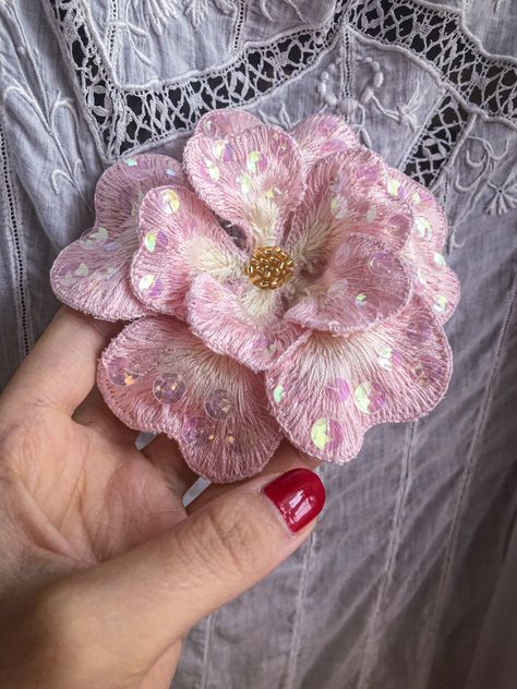 Sequin Flowers Embroidery, Sequin Flowers, Diy Ribbon Flowers, Embroidery Fashion Detail, Tambour Embroidery, Beadwork Embroidery, Handmade Flowers Fabric, Flowers Embroidery, Hand Work Embroidery