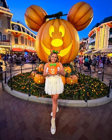 🎃Do I like Pumpkins?🎃 Yeah… I am SO happy to see Blinky back up on Main Street USA! Fall is my favorite season, Halloween is my favorite holiday, and pumpkin is my favorite flavor! What is your favorite thing about Fall? #blinky #disney #disneyland #disneyparks #disneypumpkin #pumpkin #mainstreetusa #fallvibes #halloweentime #anaheim #california Disney Pumpkin, Mickey Pumpkin, Main Street Usa, Anaheim, Disney Parks, Fall Vibes, Favorite Holiday, Disneyland, Halloween