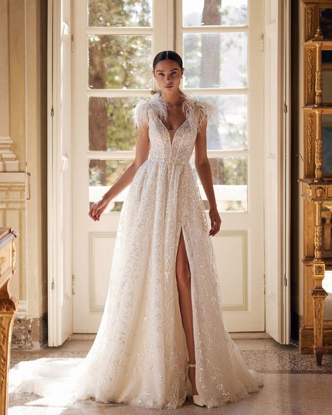 Wedding dresses with feathers 😍🥰. Katy Corso Bridal Couture and Katy Kiss lines. #luxuryweddingdress #glamweddingdress #princessweddingdress #KatyCorso #bridal #bridalcouture Wedding Dresses With Feathers, Dresses With Feathers, Sparkling Dresses, European Wedding Dresses, Wedding Dress With Feathers, Glam Wedding Dress, Wedding Party Bridesmaid, European Wedding, Princess Wedding Dress