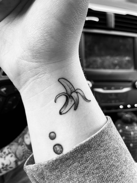 Small minimalist tattoo ✨💛 Banana Tattoo Ideas, Banana Tattoo Minimalist, Banana Tattoo, Flash Tats, Small Doodle, Coffee Tattoos, Elbow Tattoos, Tattoo Fails, Feather Tattoo