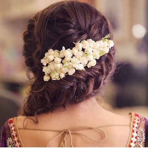 Top 85+ Bridal Hairstyles that Needs to be in every Bride's Gallery | ShaadiSaga South Indian Wedding Hairstyles, Mehndi Hairstyles, Bridal Hairstyle Indian, Hairstyle Indian Wedding, Hairstyle Indian, Bridal Hairstyle Indian Wedding, Saree Hairstyles, Engagement Hairstyles, Bridal Hairdo