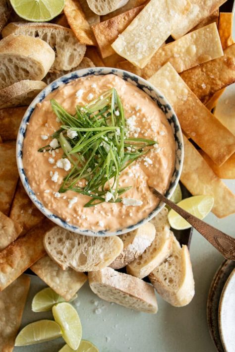 Protein-Packed Buffalo Chicken Dip with Cottage Cheese Buffalo Chicken Sauce, Cottage Cheese Dips, Cheese Recipes Appetizers, Chili Cheese Dips, Chicken And Cheese, Frozen Dessert Recipe, Cottage Cheese Recipes, Condiment Recipes, Chicken Dip