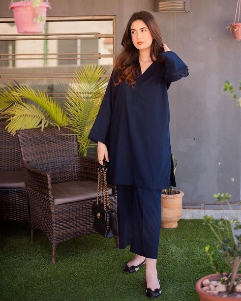 Saniya Maskatiya Casual, Pakistani Kurti Designs Casual Summer Stylish, Pakistani Office Wear, Solids Pakistani Dresses, Solid Kurta Designs, Simple Pakistani Suit, Pakistani Dresses Party Wear, Casual Pakistani Outfits Simple, Style Outfits Summer