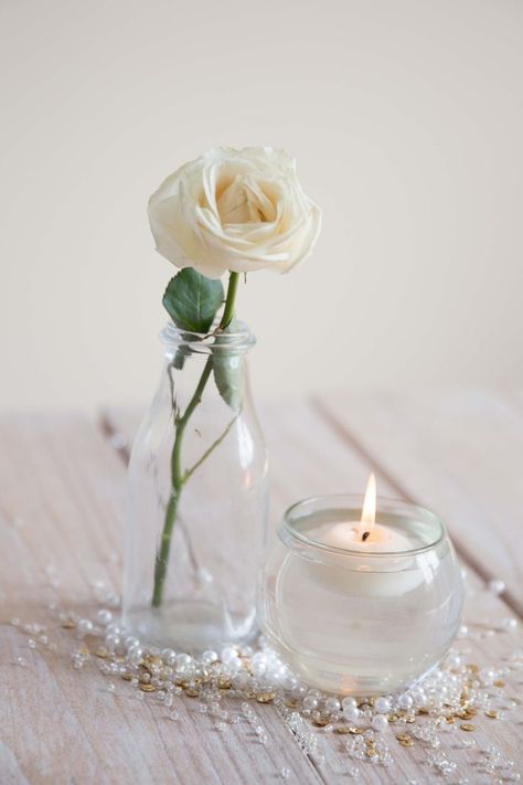 Single White Rose Centerpiece, Vietnam Lotus, Single White Rose, White Rose Centerpieces, Rose Centerpieces Wedding, Rose Centerpiece, Wedding Candles Table, Arte Aesthetic, Small Centerpieces