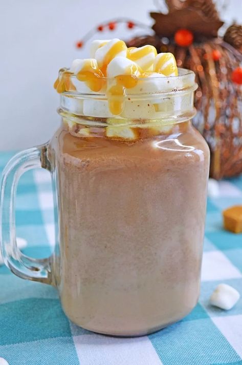 Slow Cooker Salted Caramel Hot Chocolate Recipe Caramel Hot Chocolate Recipe, Caramel Hot Chocolate, Boozy Treats, Boozy Hot Chocolate, Spiked Hot Chocolate, Salted Caramel Hot Chocolate, Crockpot Hot Chocolate, Caramel Vodka, Apple Cider Recipe