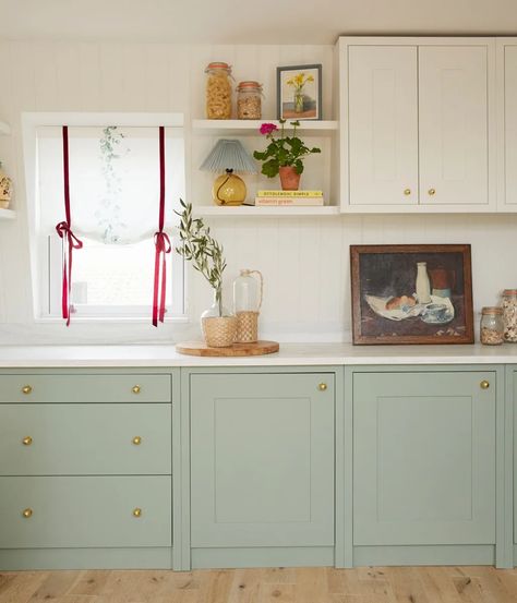 Oval Room Blue, Green Apartment, Maximize Storage, Corner House, London Apartment, Kitchen Cabinet Colors, Kitchen Cabinetry, Cabinet Colors, London Design