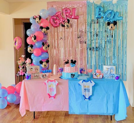 Mickey Minnie Gender reveal cake table Mini And Mickey Gender Reveal, Gender Reveal Ideas Disney Theme, Minnie Mickey Gender Reveal, Gender Reveal Ideas Mickey And Minnie, Gender Reveal Mickey And Minnie, Mickey And Minnie Gender Reveal Ideas, Disney Theme Gender Reveal, Disney Gender Reveal Themes, Gender Reveal At Park