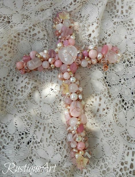 Old Jewelry Crafts, Costume Jewelry Crafts, Cross Crafts, Walmart Jewelry, Cross Wall Decor, Wall Cross, Vintage Jewelry Crafts, Cross Art, Vintage Jewelry Art