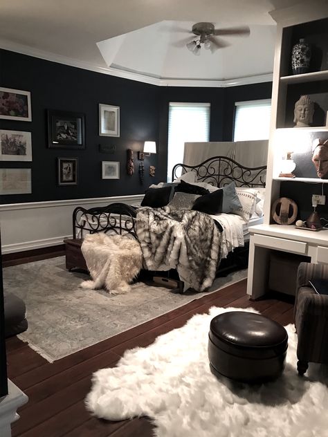 Tvd Decoration Room, Tvd Bedroom Ideas, Tvd Bedroom, Cute Sweatpants Outfit, Cute Sweatpants, Sweatpants Outfit, Decoration Room, Dream Room Inspiration, Aesthetic Bedroom