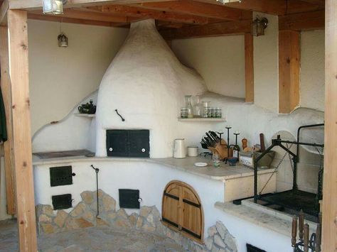 Totally in love with this cob oven! Cob Oven, Earthship Home, Acrylic Painting Inspiration, Build Outdoor Kitchen, House Backyard, Cob House, Mexican Tile, Rocket Stoves, Natural Building