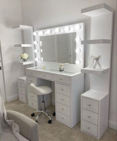 Zimmer Diy, Dressing Room Decor, Makeup Room Decor, Bedroom Decor For Teen Girls, Apartment Organization, Teen Room Decor, Teen Bedroom Decor, Vanity Desk, Girl Bedroom Decor