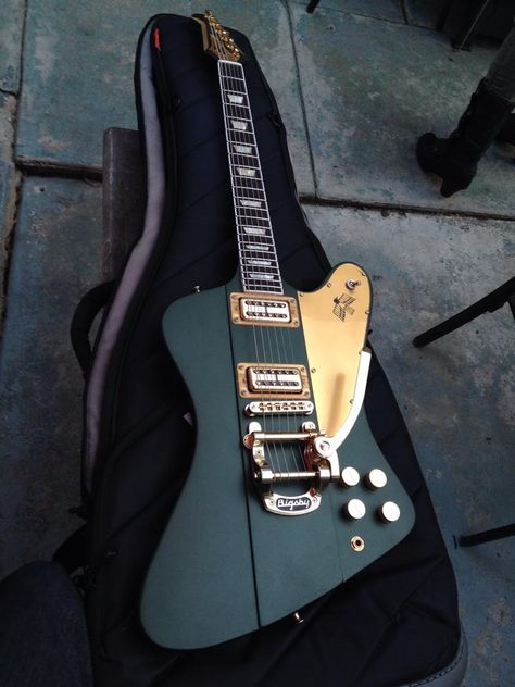 Kauer Banshee recently built for Scott from Rival Sons!!!! Gibson Thunderbird, Rival Sons, Gibson Firebird, Learning Guitar, Unique Guitars, Cool Electric Guitars, Guitar Collection, Guitar Gear, Classic Guitar