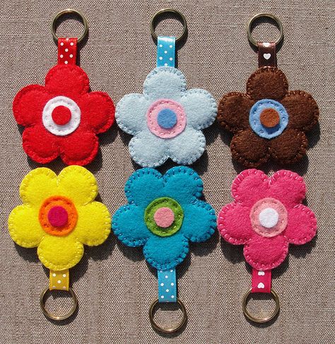 Felt Keychains (Vilten Sleutelhangers), set 1 by Made by BeaG, via Flickr Felt Flower Template, Felt Keyring, Felt Flowers Patterns, Felt Keychain, Felt Patterns, Felt Decorations, Felt Flower, Flower Template, Felt Fabric