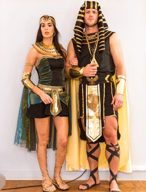 Couples Halloween party costume idea- Egyptians @wifeydiariesblog Queen Nefertiti Costume, Couples Halloween Party, Nefertiti Costume, Egyptian Queen Costume, Egyptian Goddess Costume, Cleopatra Halloween, Pharaoh Costume, Best Couples Costumes, Costume Ideas For Couples