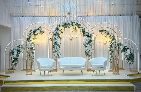 Simple Reception Backdrop, Stage Decorations Wedding, Women Conference, Engagement Stage, Arabian Decor, Engagement Stage Decoration, Reception Stage, Reception Stage Decor, Simple Stage Decorations