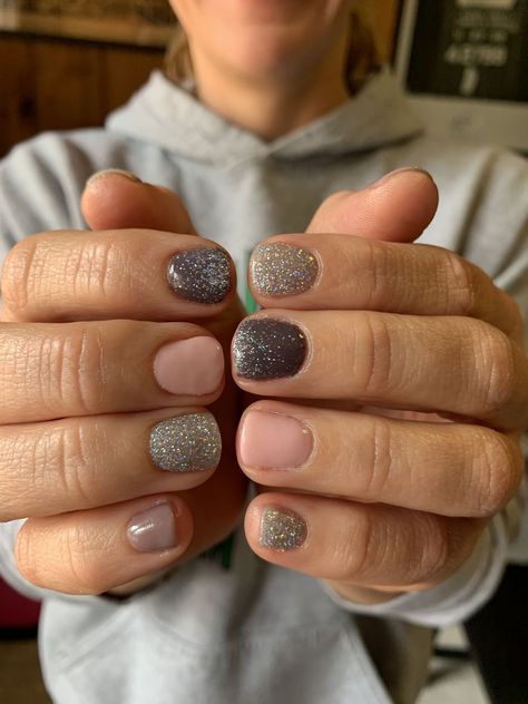 Powder Dip Nails, Designs For Short Nails, Chic Nail Designs, 3d Nail Designs, Velvet Nails, Holiday Nail Designs, Edgy Nails, Geometric Nail, Floral Nail Art