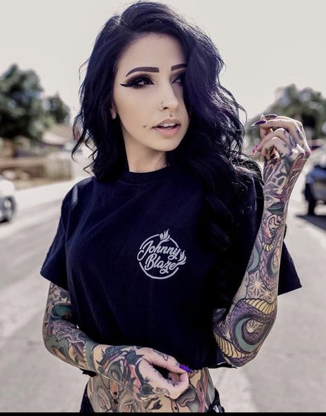 Ryan Ashley Tattoo, Angela Mazzanti, Tattood Girls, Gothic Looks, Alt Girls, Dark Beauty, Inked Girls, Goth Fashion, Tattoo Artist