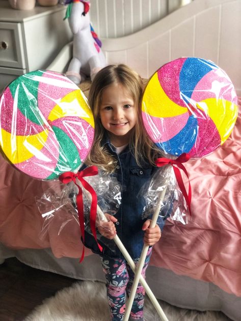 Foam Noodle Lollipops, Lollipop Prop Diy, Lollipop Costume, Lollipops Diy, Childs Birthday Party, Big Lollipops, Sweet Props, Homemade Party Decorations, Lollipop Decorations