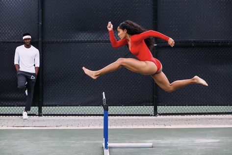 Olympic Training Center, Runner Girl, Olympic Athletes, Run Happy, Girl Running, Action Poses, Female Athletes, Track And Field, Sport Girl