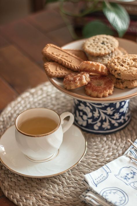 Teatime British High Tea, Tea Still Life, Food Styling Ideas, Tea Setup, Stilllife Photography, Food Photography Dessert, Tea Photography, Photography Food Styling, Serving Ideas