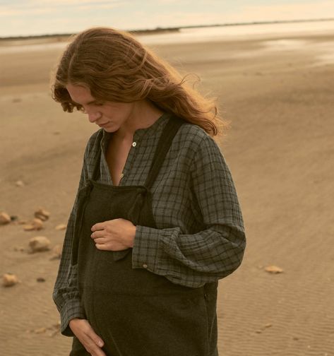 Our Pick Of The 8 Best Sustainable Maternity Wear Brands Gen Z Maternity, Maturity Fashion, Pregnancy Capsule Wardrobe, Pregnant Clothing, Mama Cloth, Maternity Brands, Pregnancy Style, Cute Modest Outfits, Pregnant Friends