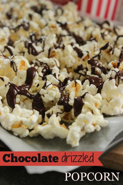 Chocolate Drizzled Popcorn to share with your S.O. - laughably easy to make! Drizzled Popcorn, Chocolate Drizzled Popcorn, Popcorn Recipes Easy, Chocolate Covered Popcorn, Chocolate Covered Almonds, Chocolate Popcorn, Kettle Corn, Flavored Popcorn, Gourmet Popcorn