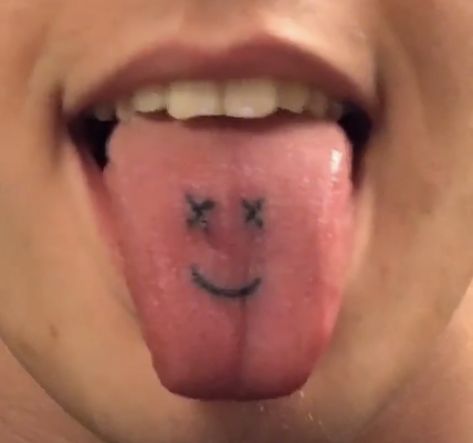 Tounge Tattoo Ideas, Maggot Tattoo, Tongue Tattoo, Grunge Jewelry, Glo Up, Dope Tattoos, Cute Poses For Pictures, Body Mods, Cute Poses