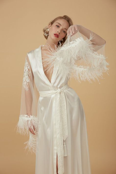 #puresilk #pinklingerie #apilat #apilatbrand #wedding #weddinglingerie #lingerie #forher #sexylingerie #underwear #passion #bride #bridetobe Linergie Wedding Night, Bride Sleepwear, Robe With Feathers, Kimono Bride, Southern Home Decor, Wedding Nightgown, Silk Bridal Robe, Bridal Lingerie Set, Bride Lingerie