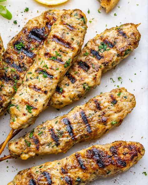 grilled chicken kafta on a white platter Chicken Kafta Recipe, Chicken Kafta, Kofta Kebab, Chicken Kofta, Mediterranean Grilled Chicken, Braised Chicken Breast, Fitness Meals, Ground Chicken Recipes, Healthy Fitness Meals