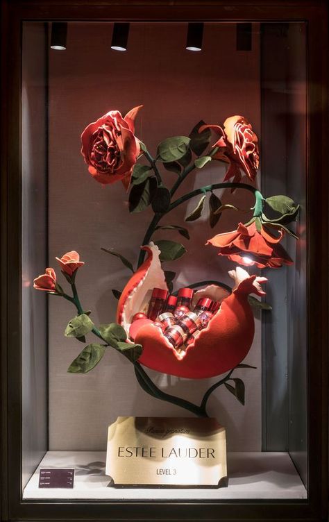 Luxury Window Display, Grey Floral Wallpaper, Fashion Installation, Decoration Vitrine, Photo Zone, Visual Merchandising Displays, Store Window Displays, Window Display Design, Magazine Vogue