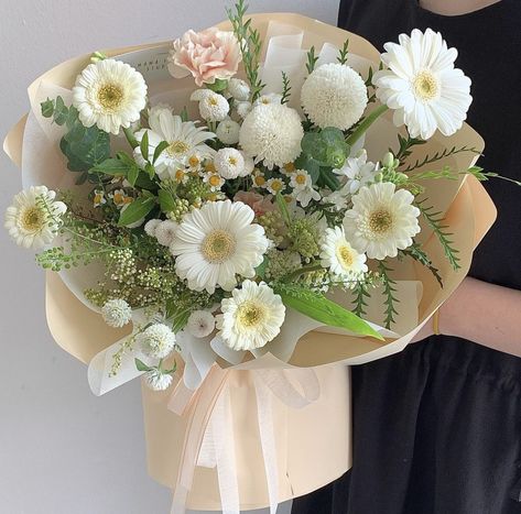 Gerbera Bouquet, Gardening Aesthetic, Sunflower Bouquet, Flower Bouquet Diy, Prettiest Bouquet, Boquette Flowers, Sunflower Bouquets, Flowers Bouquet Gift, Florist Shop