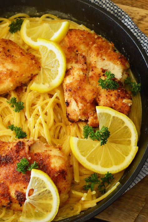 Parmesean Pasta, Lemon Chicken Crockpot, Crispy Parmesan Chicken, Creamy Lemon Pasta, Lemon Pasta Recipes, New Chicken Recipes, Lemon Chicken Pasta, Lemon Garlic Pasta, Parmesan Crusted Chicken