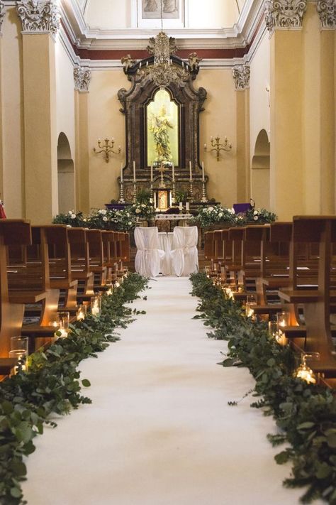 Church Decorations Wedding, Rustic Church Wedding, Simple Church Wedding, Church Aisle, Wedding Church Decor, Garden Winter, Church Wedding Flowers, Wedding Ceremony Ideas, Church Wedding Decorations