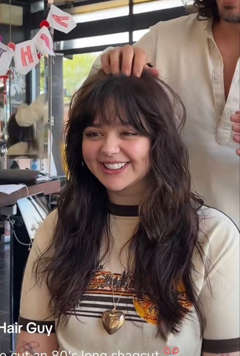 Haircuts With A Fringe, Bangs With 2c Hair, Shaggy Bangs Straight Hair, Bang Inspo Wavy Hair, Thick Curly Hair With Bangs, Wavy Hair Butterfly Cut, Naturally Wavy Hair With Bangs, Feathered Bangs Short Hair, Unstyled Bangs