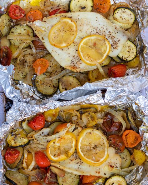 Foil Baked Fish with Veggies - Wine a Little, Cook a Lot Baked Fish In Foil, Pasta Fagioli, Foil Packets, Baked Fish, Minestrone, Zucchini Recipes, Fish Recipes, Summer Recipes, Seafood Recipes