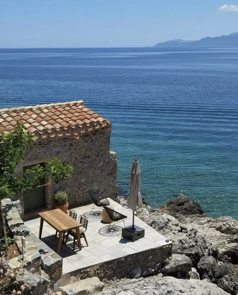 Mediterranean Life, Mediterranean Vibes, Mediterranean Aesthetic, Somewhere In Northern Italy, Mediterranean Summer, Dream Summer, Mediterranean Homes, Euro Summer, Europe Summer