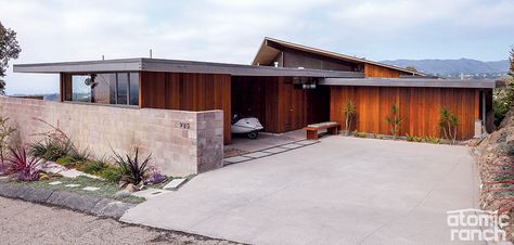 Butterfly Roof, Mid Century Exterior, Modern Kitchen Remodel, Rooms Design, House Design Exterior, Modern Addition, Modern Backyard, Red Wood, Modern Patio